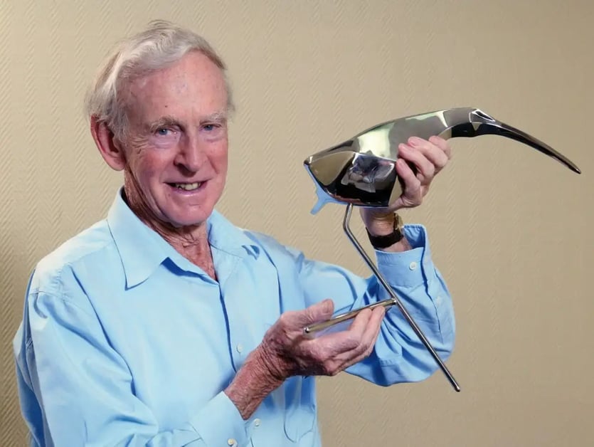 Sir Angus Tait with Flying Kiwi Award